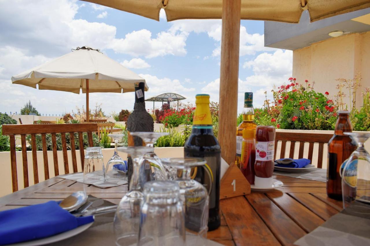 Peaks Hotel Nanyuki Buitenkant foto